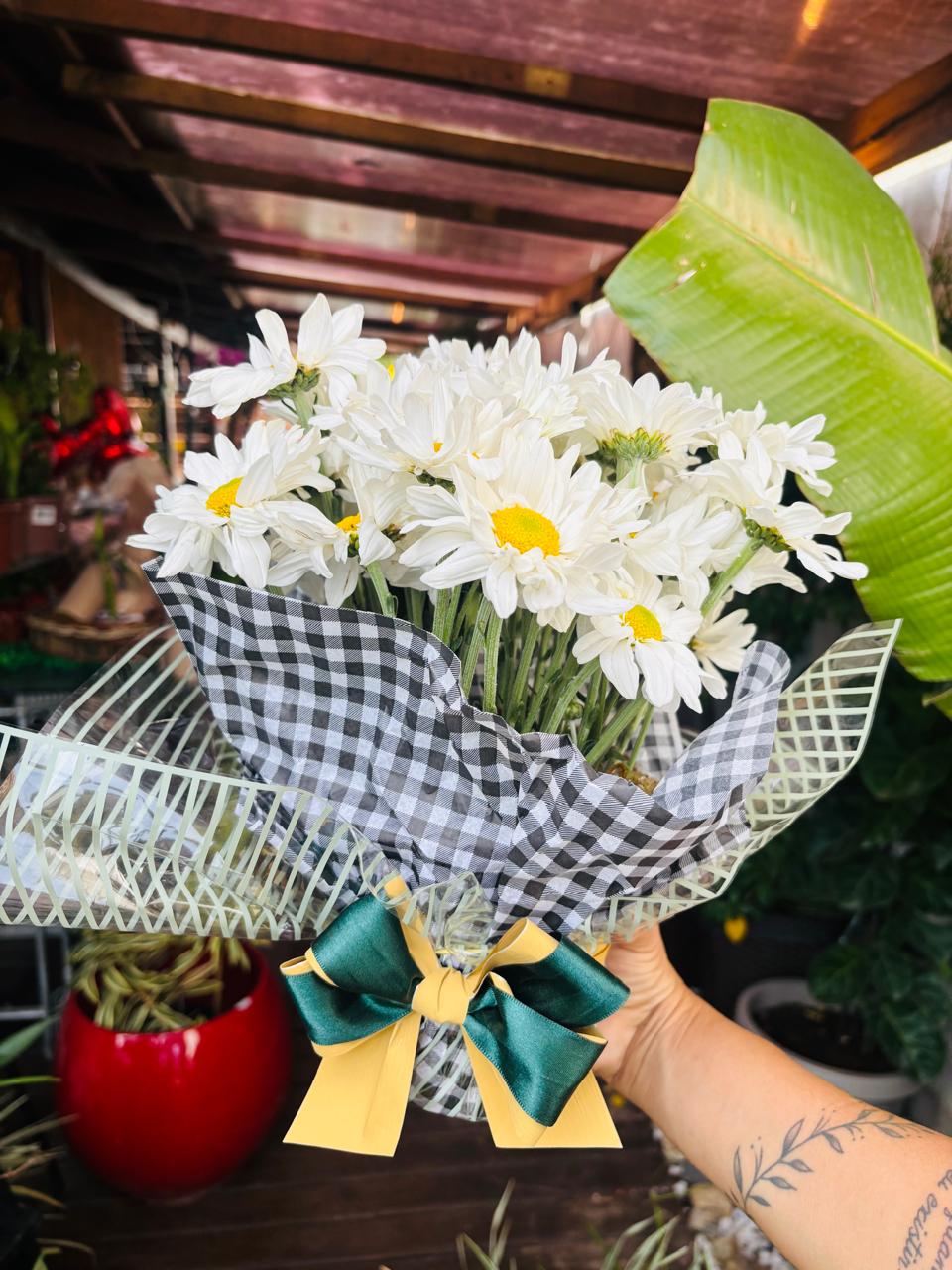 buque de margaridas brancas