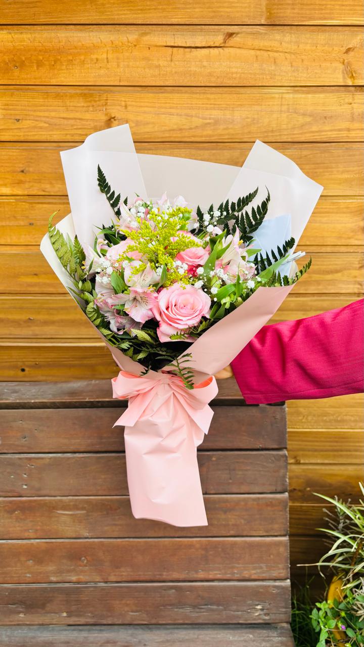 buque de rosas claras